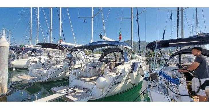 Rent a sailboat in Cala dei Sardi - Bavaria Cr 37