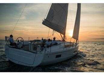 Rent a sailboat in Cala dei Sardi - Oceanis 40.1 (3cab)