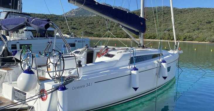 Rent a sailboat in Marina d'Arechi - Oceanis 34.1