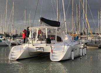 Rent a catamaran in Marina Cala de Medici - Lagoon 380