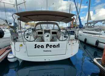 Rent a sailboat in Muelle de la lonja - Sun Odyssey 410 - 3 cab.