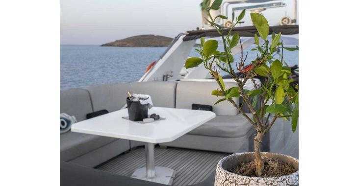 Rent a yacht in Mykonos Marina - Akhir 27
