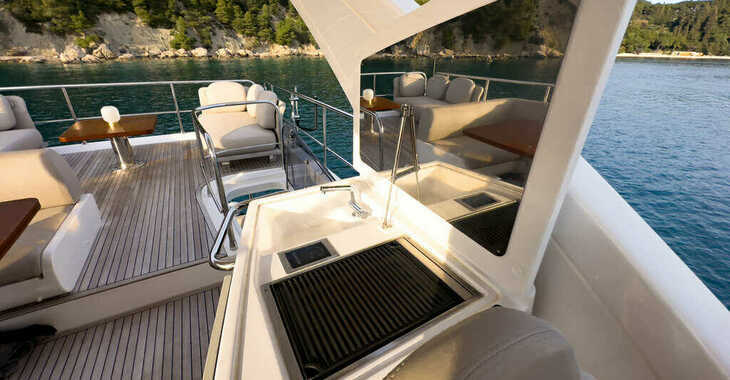 Chartern Sie yacht in Marina Kastela - Azimut 55 Fly