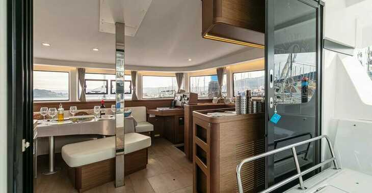 Rent a catamaran in Monte Real Club de Yates de Baiona - Lagoon 42