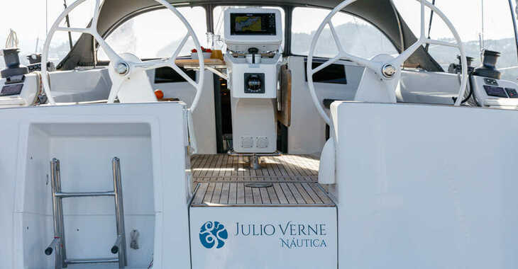 Rent a sailboat in Monte Real Club de Yates de Baiona - Hanse 415