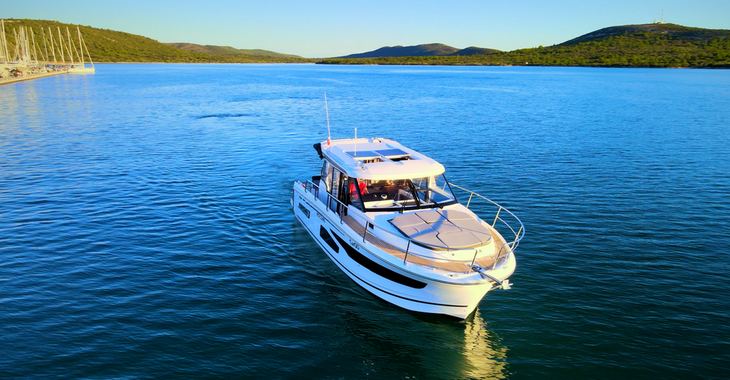 Rent a motorboat in Marine Pirovac - Merry Fisher 1095