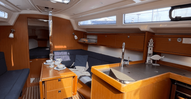 Rent a sailboat in Marine Pirovac - Bavaria Cruiser 34