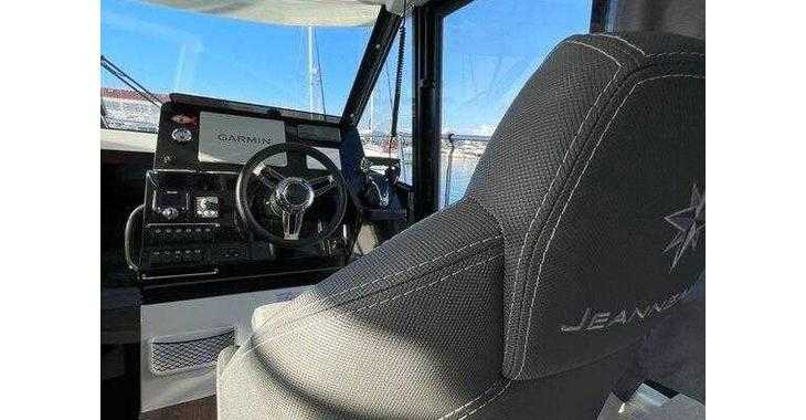 Rent a motorboat in Marine Pirovac - Merry Fisher 1095