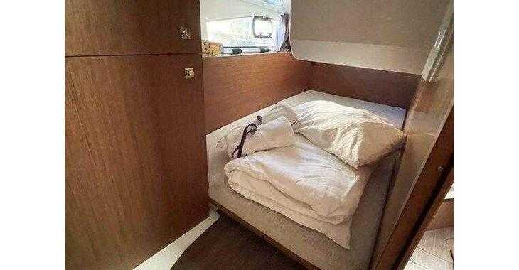 Rent a motorboat in Marine Pirovac - Merry Fisher 1095