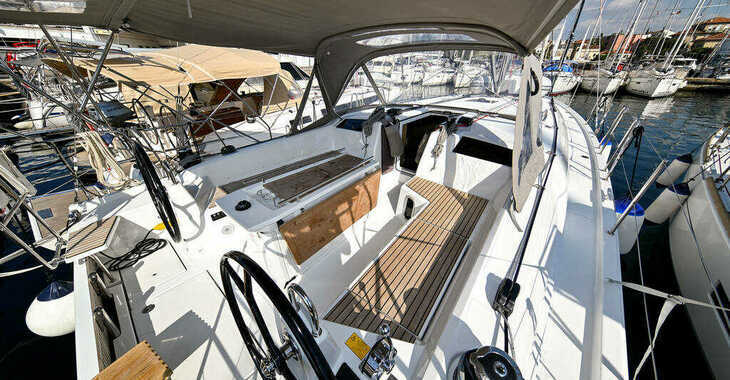 Rent a sailboat in Marina Tankerkomerc - Oceanis 40.1