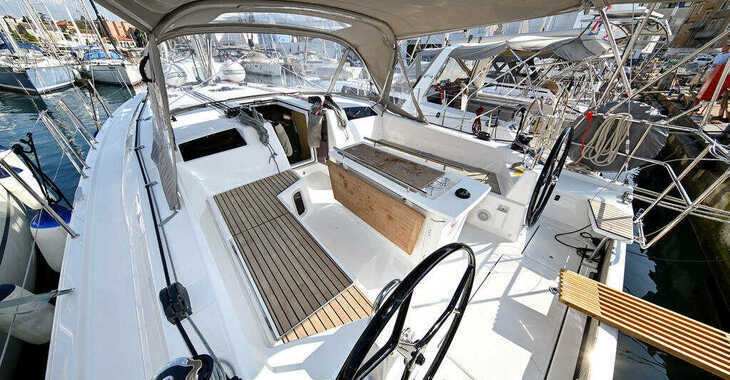 Rent a sailboat in Marina Tankerkomerc - Oceanis 40.1