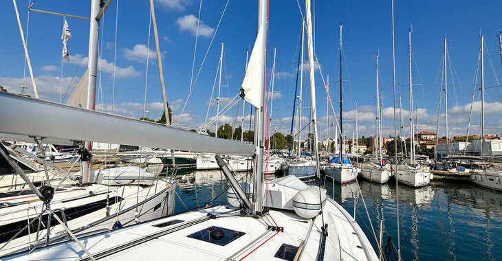 Rent a sailboat in Zadar Marina - Oceanis 40.1