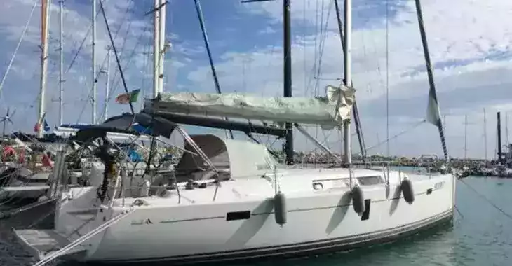 Rent a sailboat in Marina d'Arechi - Hanse 445
