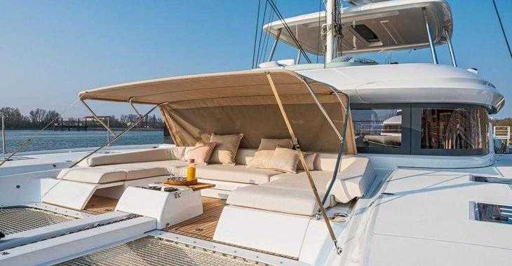 Rent a catamaran in Marina d'Arechi - Lagoon 55