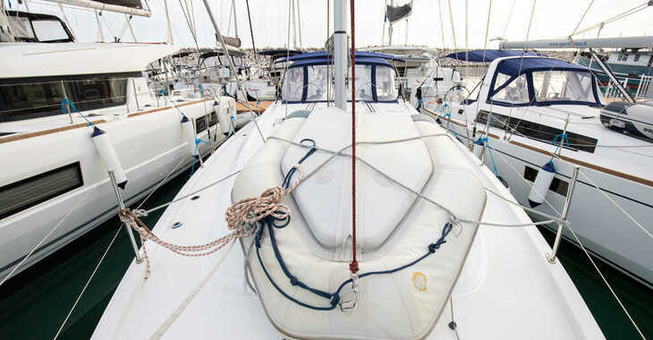 Rent a sailboat in Marina d'Arechi - Oceanis 40.1