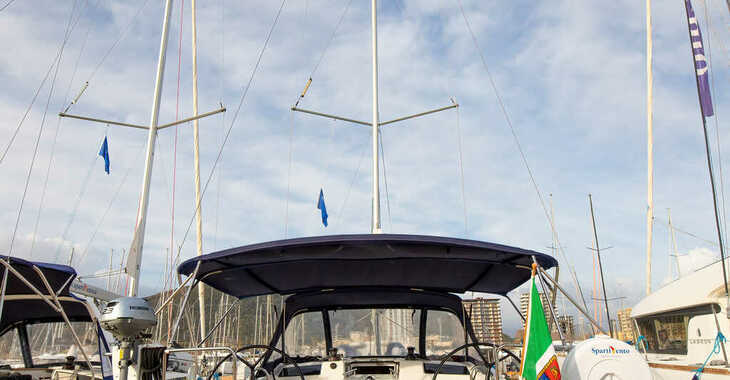 Chartern Sie segelboot in Marina d'Arechi - Oceanis 40.1