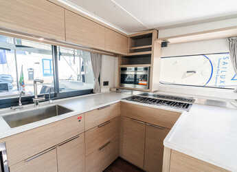 Alquilar catamarán en Porto Capo d'Orlando Marina - Lagoon 46