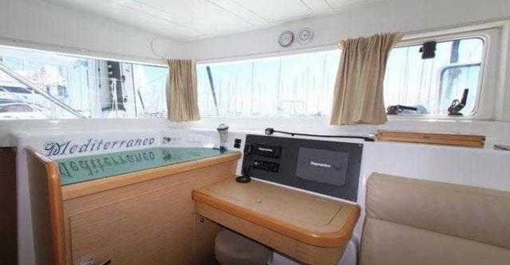 Rent a catamaran in Paros Marina - Lagoon 420