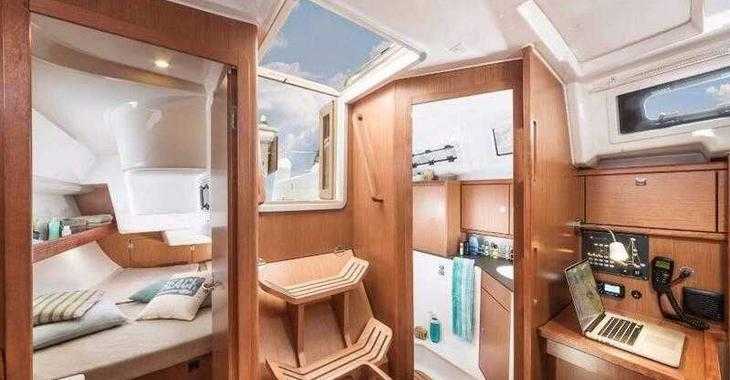 Rent a sailboat in Marine Pirovac - Bavaria Cruiser 34 - 3 cab