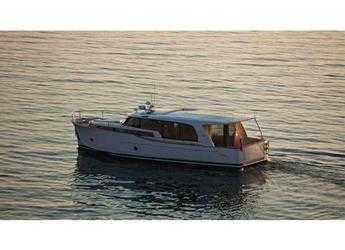Rent a motorboat in Kornati Marina - Greenline 40