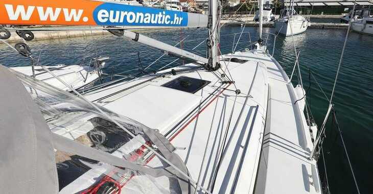 Rent a sailboat in Marine Pirovac - Oceanis 34.1
