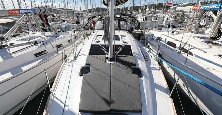 Rent a sailboat in Marine Pirovac - Elan Impression 40.1