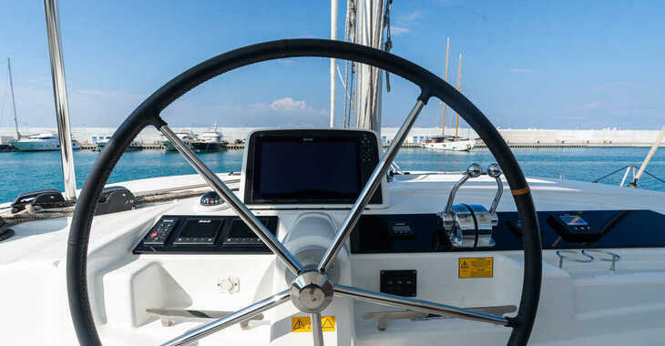 Chartern Sie katamaran in Porto Capo d'Orlando Marina - Lagoon 46