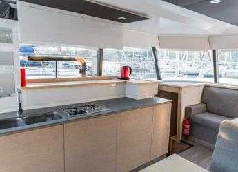 Alquilar catamarán a motor en Porto Montenegro - Fountaine Pajot MY 37