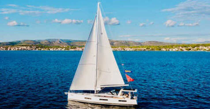 Rent a sailboat in Marina Mandalina - Jeanneau 60