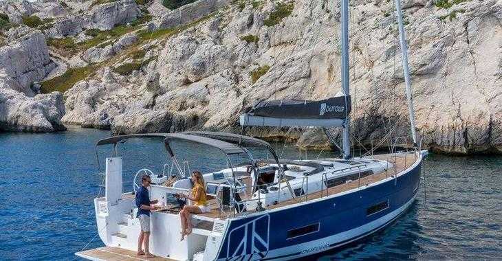 Rent a sailboat in Porto di Pozzuoli - Dufour 530 - 5 + 1 cab.