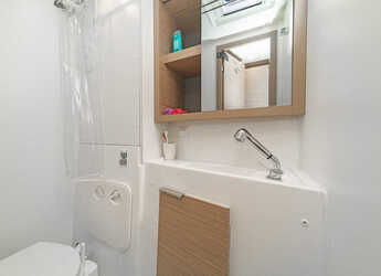 Rent a catamaran in Rhodes Marina - Lagoon 40