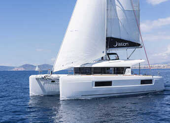 Rent a catamaran in Rhodes Marina - Lagoon 40
