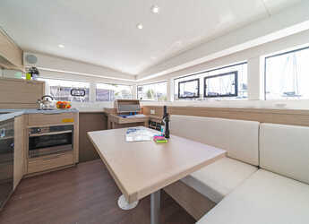 Rent a catamaran in Rhodes Marina - Lagoon 40