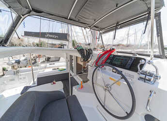 Rent a catamaran in Rhodes Marina - Lagoon 40