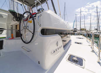 Rent a catamaran in Rhodes Marina - Lagoon 40