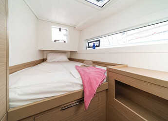 Rent a catamaran in Rhodes Marina - Lagoon 40