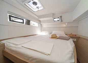 Rent a catamaran in Rhodes Marina - Lagoon 40