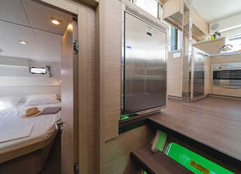 Rent a catamaran in Rhodes Marina - Lagoon 40