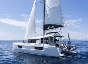 Rent a catamaran in Rhodes Marina - Lagoon 40