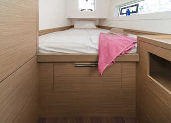 Rent a catamaran in Rhodes Marina - Lagoon 40