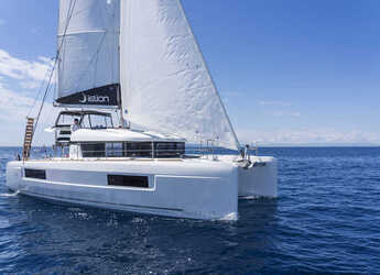 Rent a catamaran in Rhodes Marina - Lagoon 40