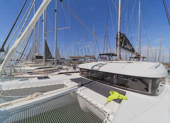 Rent a catamaran in Rhodes Marina - Lagoon 40