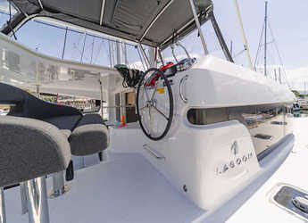 Rent a catamaran in Rhodes Marina - Lagoon 40