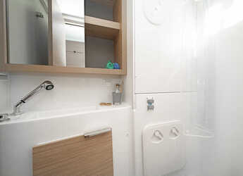 Rent a catamaran in Rhodes Marina - Lagoon 40