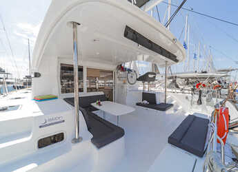 Rent a catamaran in Rhodes Marina - Lagoon 40