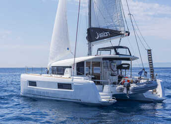 Rent a catamaran in Rhodes Marina - Lagoon 40