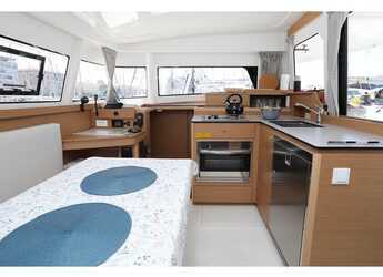 Alquilar catamarán en ACI Marina - Excess 11