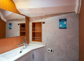 Rent a sailboat in Nidri Marine - Bavaria C42