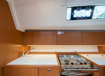 Rent a sailboat in Nidri Marine - Bavaria C42