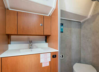 Rent a sailboat in Nidri Marine - Bavaria C42